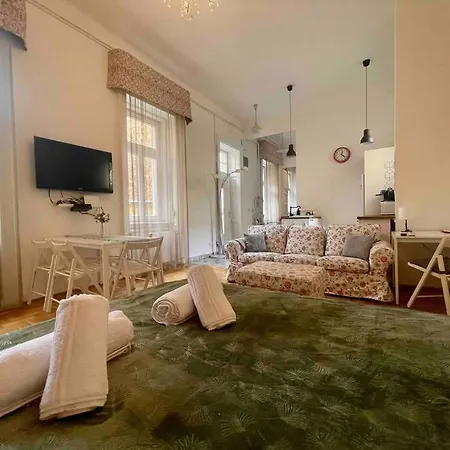 Knézits Spacious Ac Terrace Free Parking Appartamento *