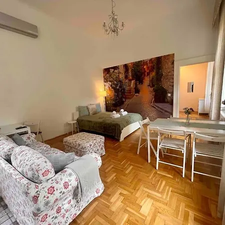 Knézits Spacious Ac Terrace Free Parking