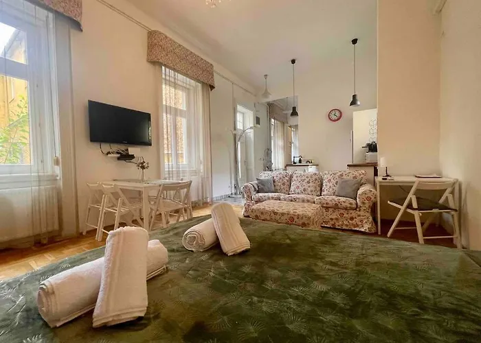 Knezits Spacious Ac Terrace Free Parking Апартаменты *