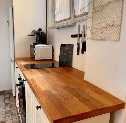 Knezits Spacious Ac Terrace Free Parking