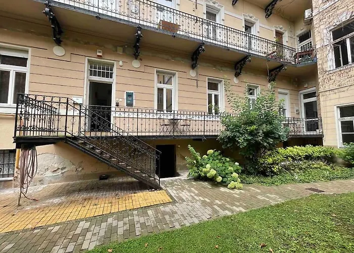 Knezits Spacious Ac Terrace Free Parking Апартаменты *