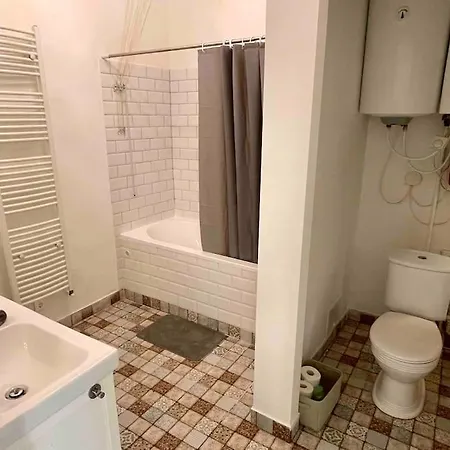 Διαμέρισμα Knezits Spacious Ac Terrace Free Parking *