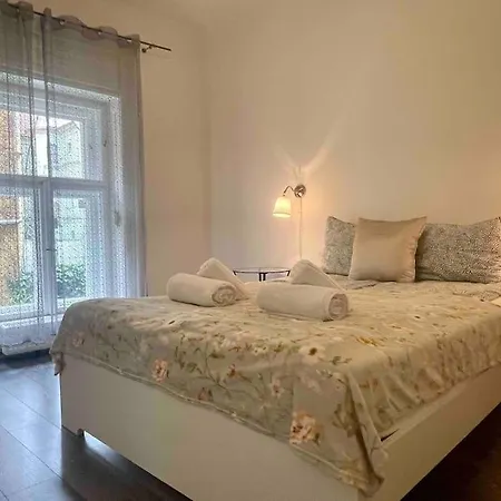 Knezits Spacious Ac Terrace Free Parking Διαμέρισμα Βουδαπέστη