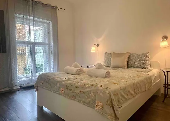 Knezits Spacious Ac Terrace Free Parking Daire Budapeşte
