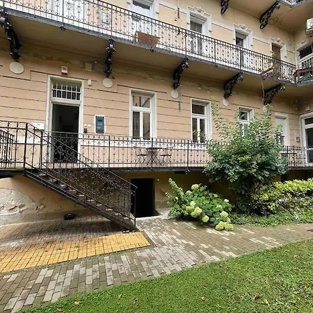 Knézits Spacious Ac Terrace Free Parking Apartamento *
